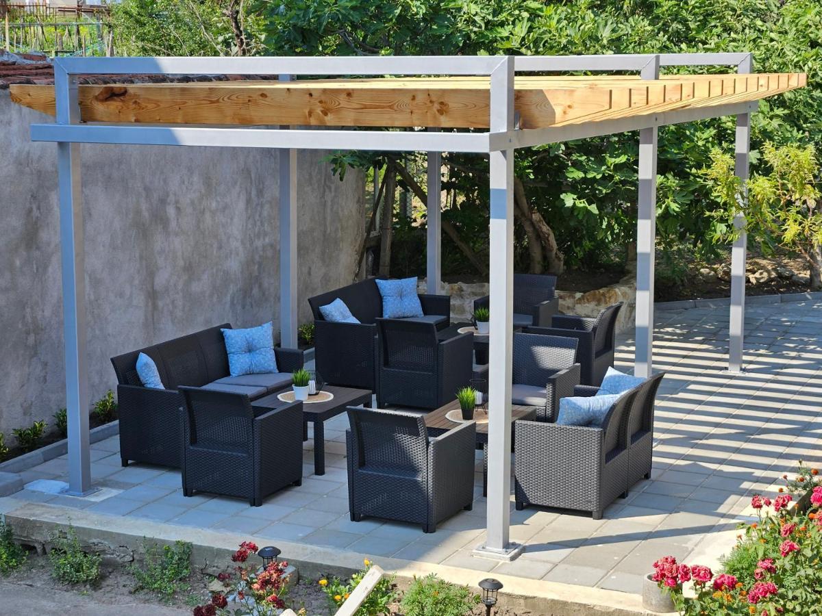 Hotel Family House Manolov Obzor Exterior foto