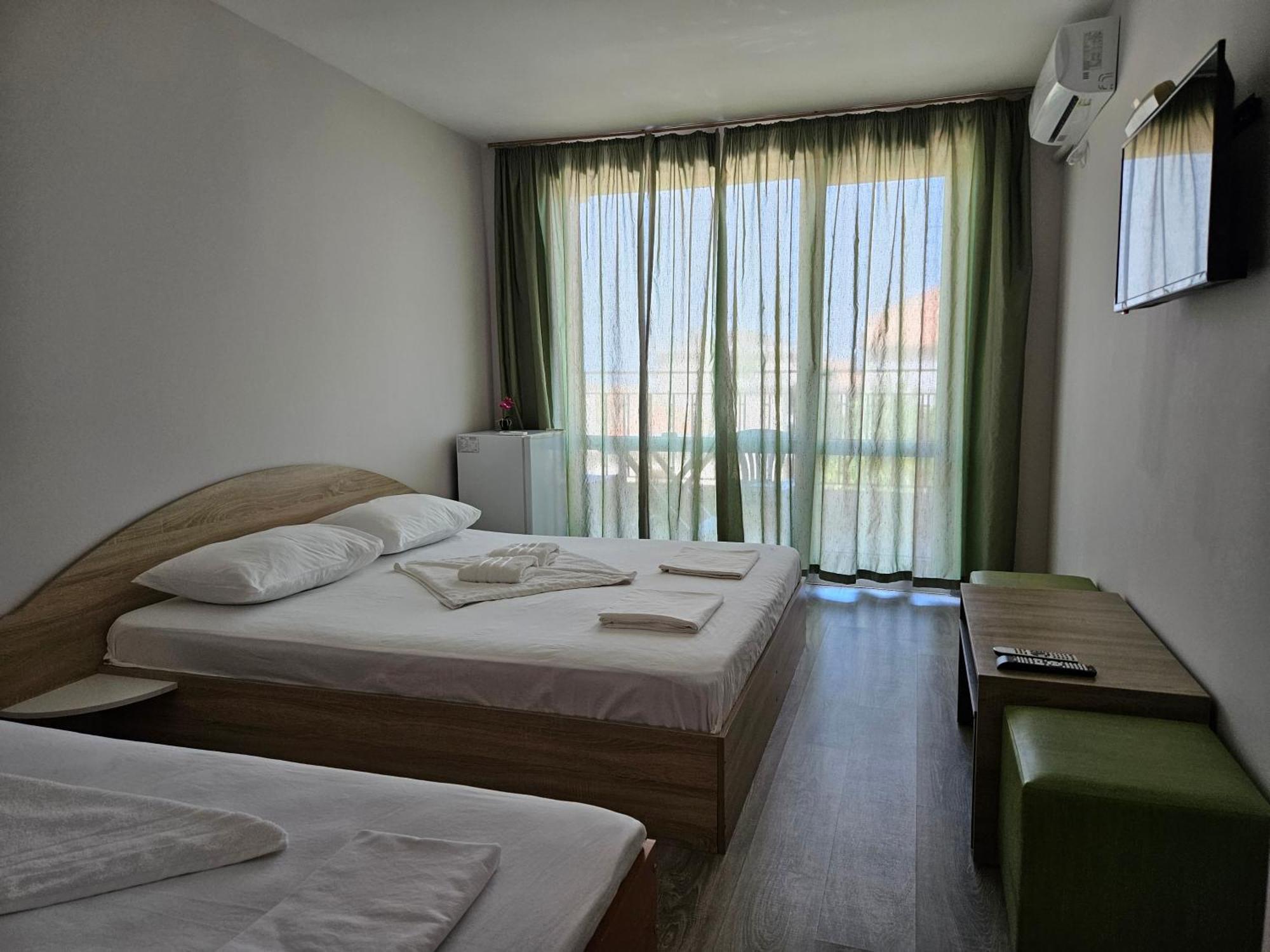 Hotel Family House Manolov Obzor Exterior foto