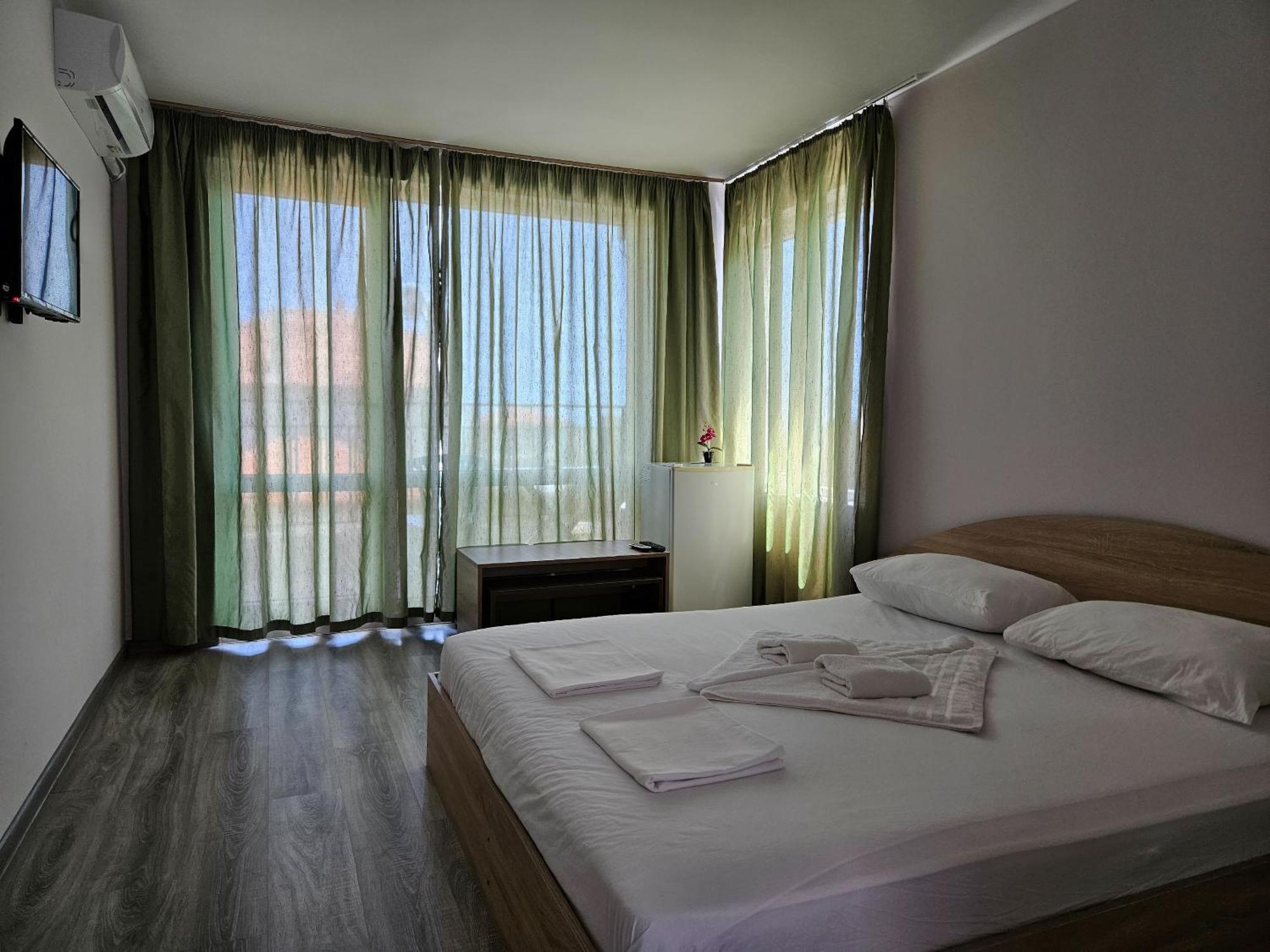 Hotel Family House Manolov Obzor Exterior foto